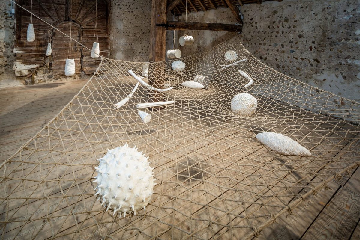Installation céramique de Bénédicte Vallet