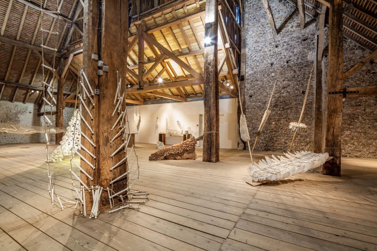 Installation céramique de Bénédicte Vallet