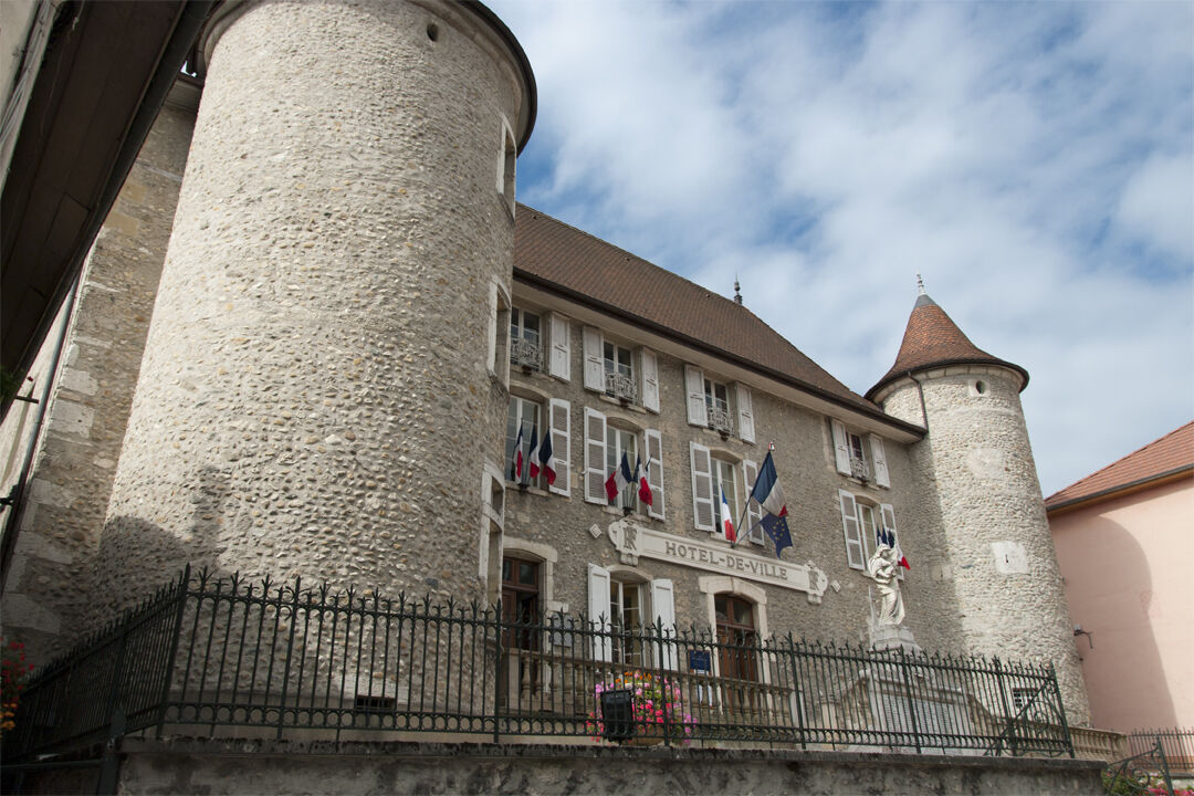 Hôtel de ville Centre bourg Saint Geoire en Valdaine