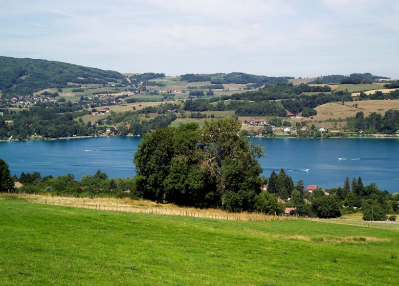 La Croix des Cochettes, a view of Lake Paladru
