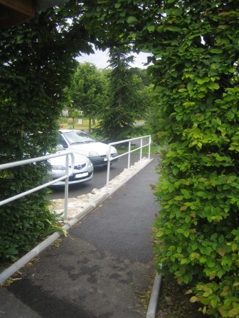 Access ramp parking-gite