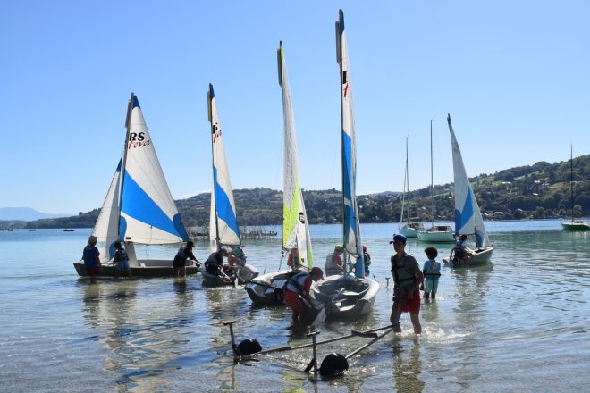 Group sailing lesson for young people, RS feva dinghy