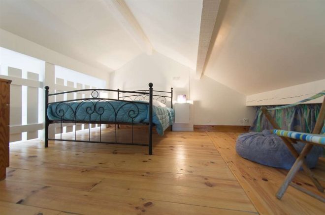 bedroom with double bed, cottage la petite maison