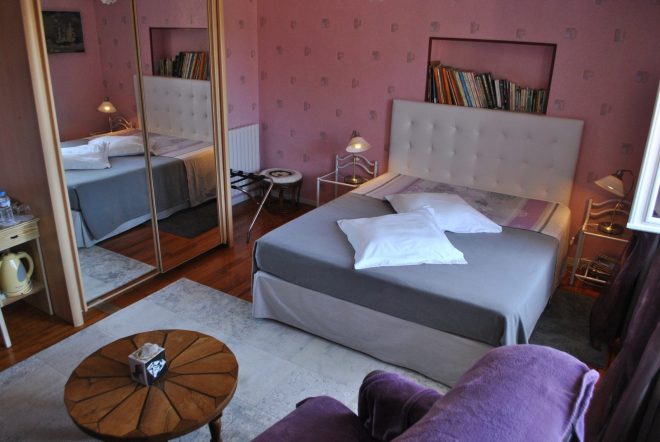 Photo of the double room – Les Coquelicots guest room