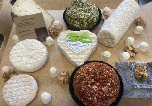 Vente de fromage de chèvre et noix de Grenoble à la ferme de Galerne