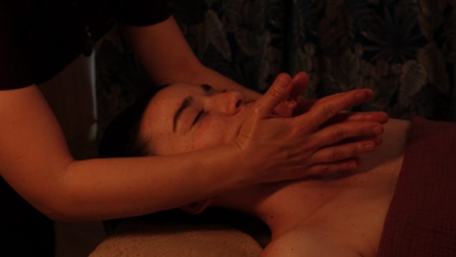 Massage liftant du visage (Kobido)