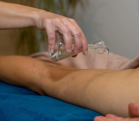 Massage aux huiles essentielles