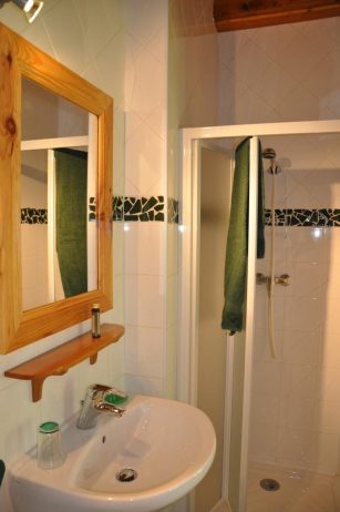 Col Vert bedroom bathroom