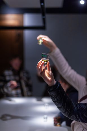 Vertikale Verkostung von grüner oder gelber Chartreuse_Voiron