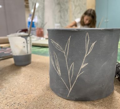 Stage poterie : Mon vase en faïence décoré aux engobes