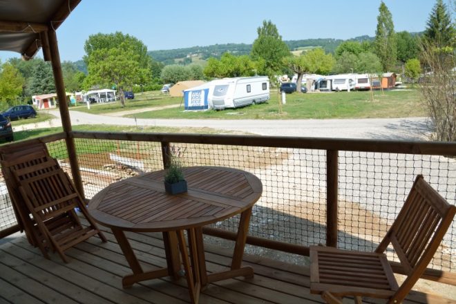 Terrasse eco-chalet sur piloti
