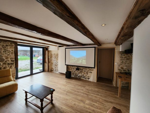 Salon avec vidéo-projecteur