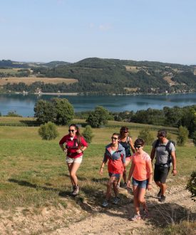 La Croix des Cochettes, un panorama sur le lac de Paladru