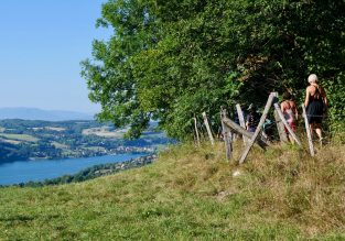 La Croix des Cochettes, un panorama sur le lac de Paladru