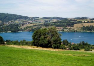 La Croix des Cochettes, un panorama sur le lac de Paladru