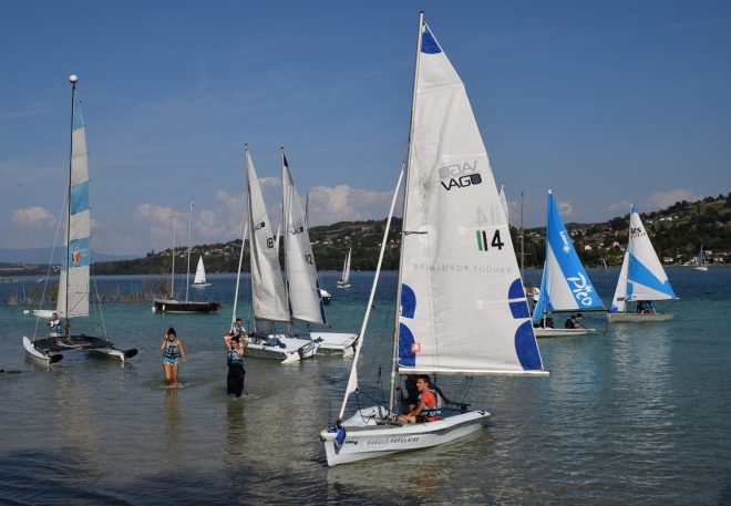 Group sailing lessons at YCGC
