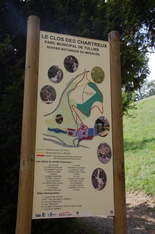 Botanical trail plaque